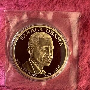 American mint presidential dollar trials Barack Obama gold plated. 05853.
